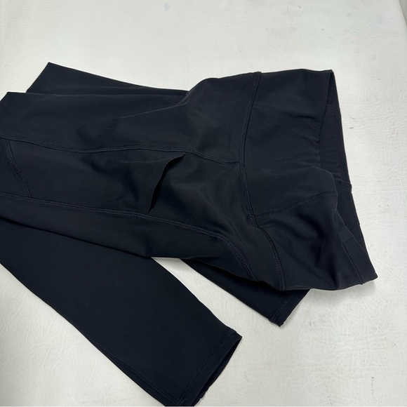 Vuori Women's Classic Black Leggings size XS NWOT side pockets - Picture 9 of 9